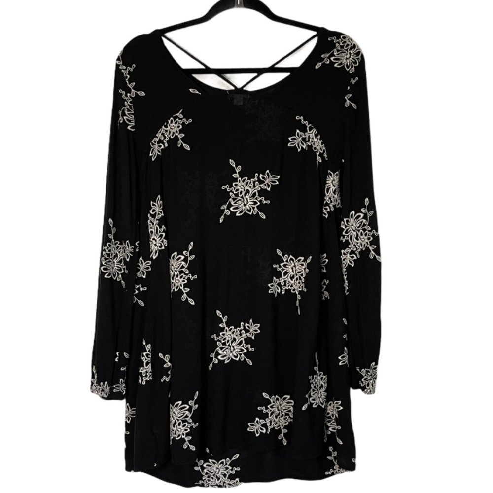 Xhilaration tunic top open shoulder Medium